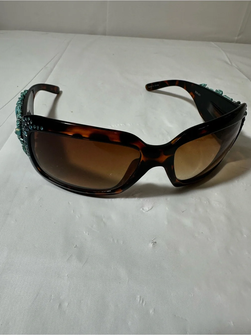 Tortoise Frame Sunglasses with Turquoise Bead Detailing WESTERN Wear from Wy